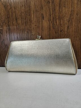 Vintage Silver Metallic Women's Clutch Purse From 1960's